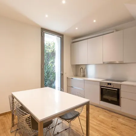 Beautiful Two Bedrooms Navigli - Mirable Pm * Милан