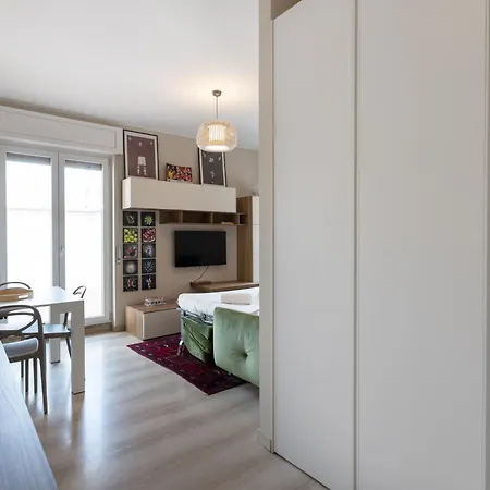 Luminoso Piano Alto Con Terrazzo - Mirable Pm Milan