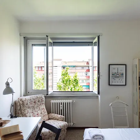 Youhosty - San Siro View Apartman