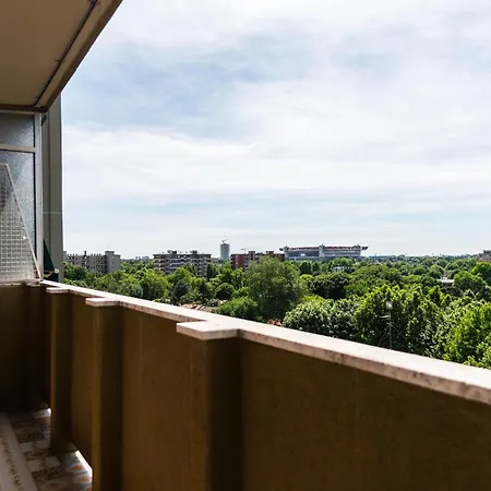 Youhosty - San Siro View Apartman *