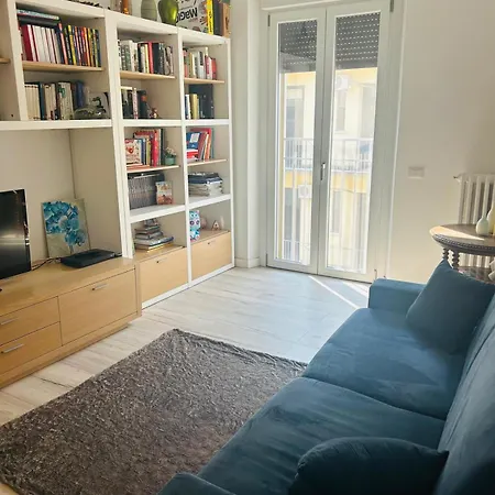Apartament Three 2 Beds, 3rd Bed Available Mediolan