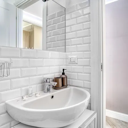 V2 Near * Милан