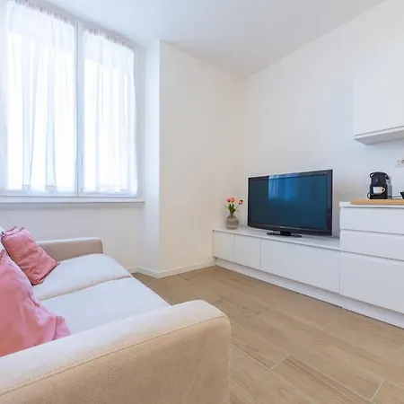 Youhosty - Sauro 5 Апартаменты Милан