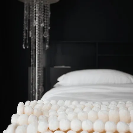 Hostmate - - Imperia's Crystal - Romolo * Milan