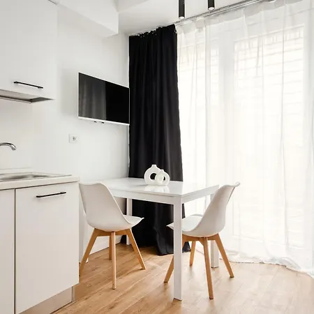 Hostmate - - Imperia's Crystal - Romolo * Milan