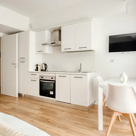 Hostmate - - Imperia's Crystal - Romolo Милан