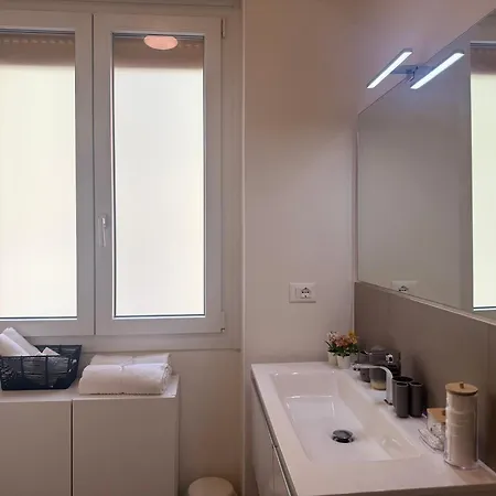 A Casa Di Imma A 5 Min Stazione Centrale, Wi-fi Veloce, Balcone Abitabile *