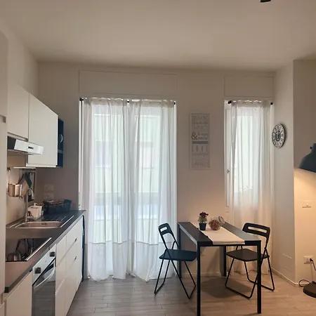 A Casa Di Imma A 5 Min Stazione Centrale, Wi-fi Veloce, Balcone Abitabile *