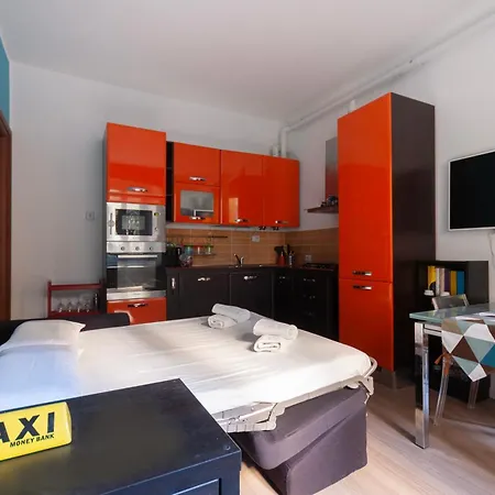 Casa Monet - 10 Minuti Dal Duomo Apartment