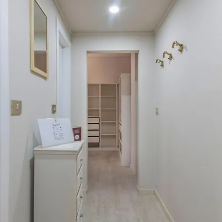 Апартаменты Bright And Modern 2 Double Bedrooms Bocconi Милан