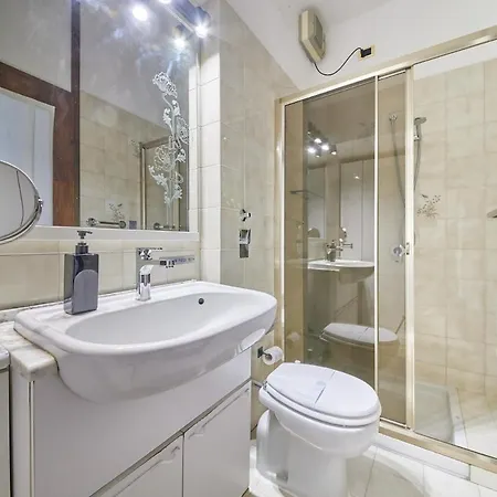 Elegante In Fino A 6 Persone * Μιλάνο