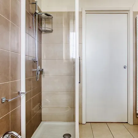 Giaxtower Gym & Pool Bright Space *