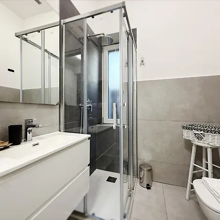 Eleven - Cozy Milán