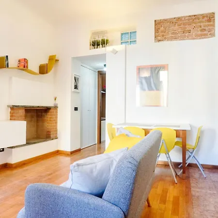 Loreto Cozy One Bedroom - 50 Mt From M1 Pasteur Metro Station * Milan