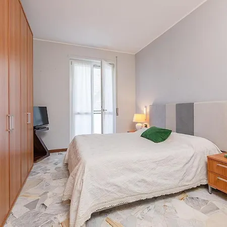 Quiet In Close To The Olimpic Village Apartament Mediolan