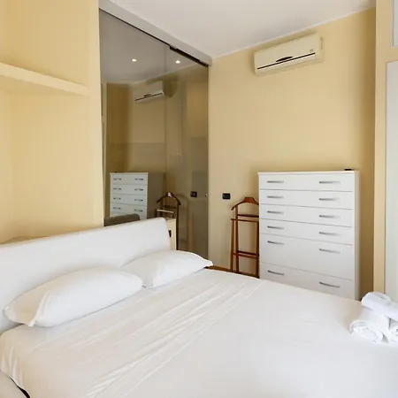 Spacious Two Bedrooms Solari Area - Mirable Pm דירה מילאנו