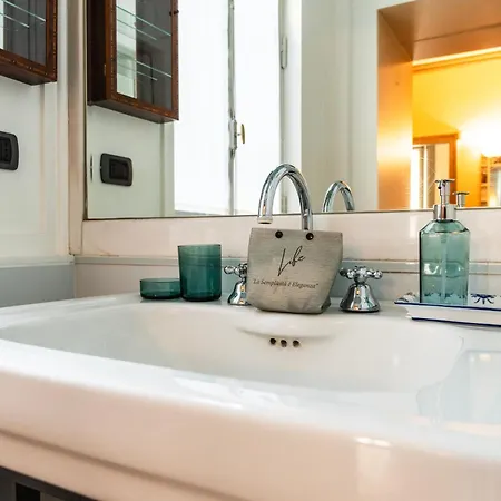 Youhosty - Charm Via Torino