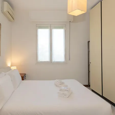 Апартаменты Comfortable Two Bedrooms Chiesa Rossa - Mirable Pm