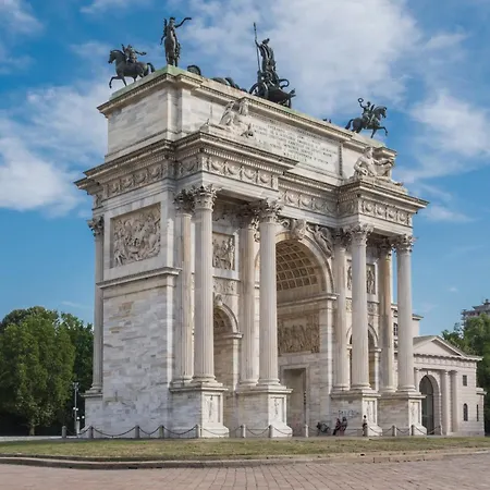 Elegant Stay Between The Arena And Sempione Park Apartament *