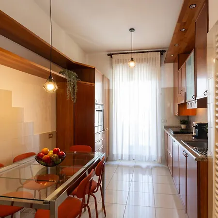 Simply Six Apartment