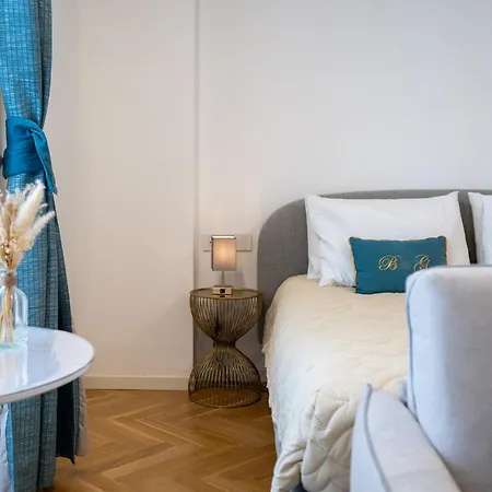 Πανσιόν B And G San Babila- Luxury In The Heart Of - Design District *