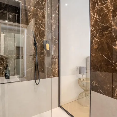 Konukevi B And G San Babila- Luxury In The Heart Of - Design District Milano