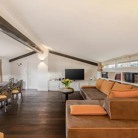 Readmyhostprofile! Luxury 4 Bedroom Penthouse Near Duomo 公寓 米兰