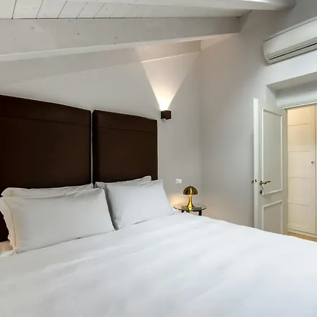 Readmyhostprofile! Luxury 4 Bedroom Penthouse Near Duomo 米兰