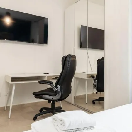 Apartment I-host Design - Carlo Adda 29 *