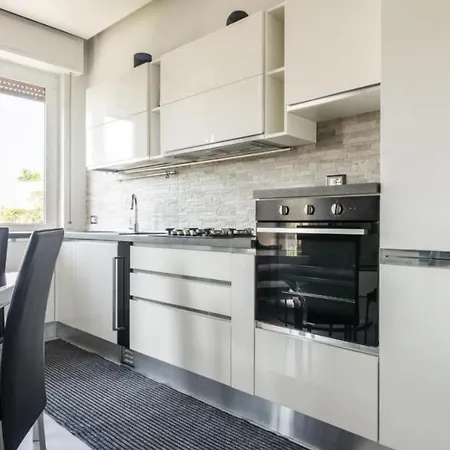 Luxury In Prada District Near Mm Brenta & Center - Ideal For Business Profiles Daire Milano