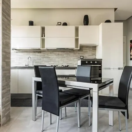 Luxury In Prada District Near Mm Brenta & Center - Ideal For Business Profiles Daire Milano