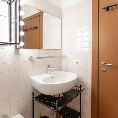 Bilocale Milanese Vicino Paolo Sarpi - Mirable Pm * Milán