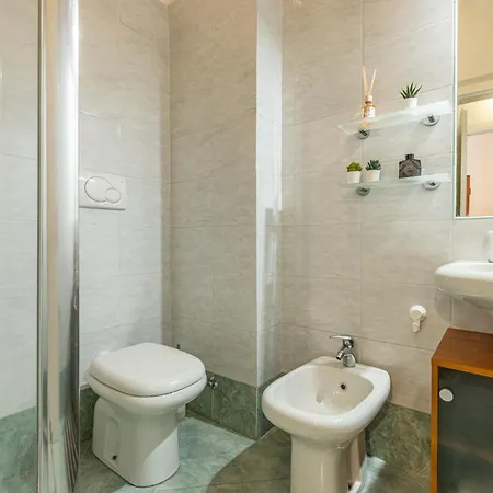 Deluxe & Elegant With Comfort And View Apartmán