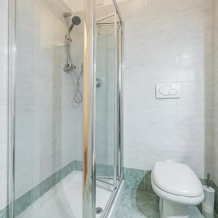 Deluxe & Elegant With Comfort And View 아파트