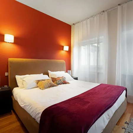 Stylish And Bright In The Center Of Apartment