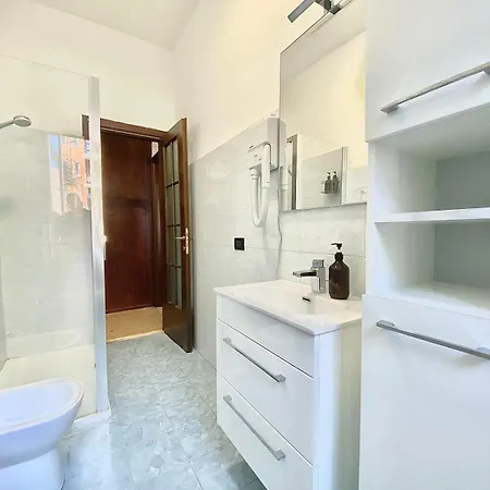 Apartamento Famagosta Home, Navigli Style, Spazioso E Confortevole Per Gruppi E Famiglie, A Piedi Da Metropolitana Famagosta, Per Stazione E Garibaldi