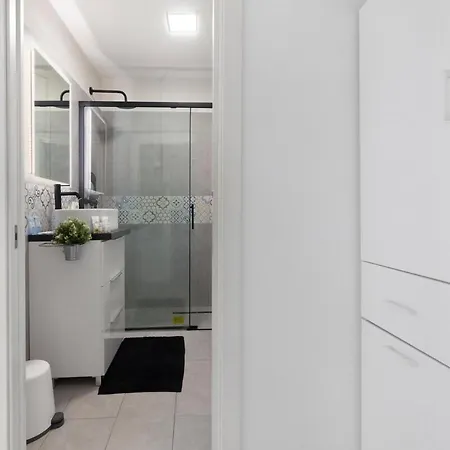 Elegant Junior Ac & Fast Wi-fi Apartment