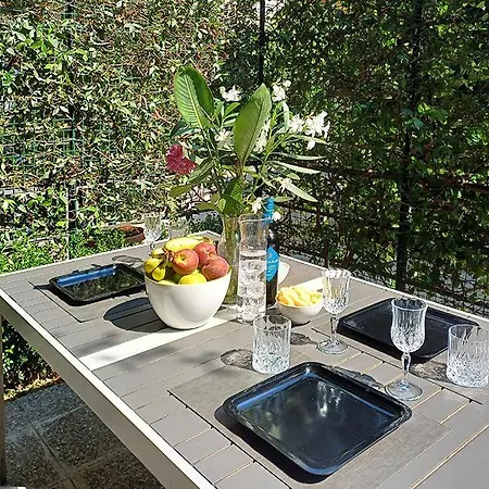 Elegant Stylish House With Garden & Ac Apartmán