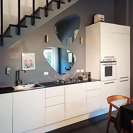 Elegant Stylish House With Garden & Ac