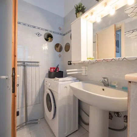 [ihost Studio] - Premuda 17 Milano