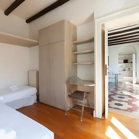 Youhosty - Nerino 10 * Milán