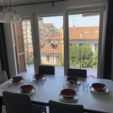 Attico - 3 Camere E 3 Bagni - Nolo District Alloggio in famiglia Milano