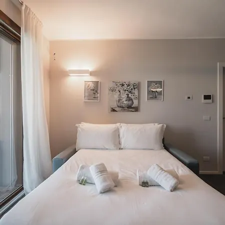 Park Towers 17 - Design - Large Terrace - Ac Апартаменты *