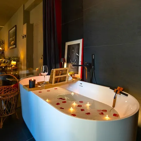 Apartament Lussuoso Attico Con Terrazza, Vicino Metro, Duomo, Fondazione Prada Mediolan