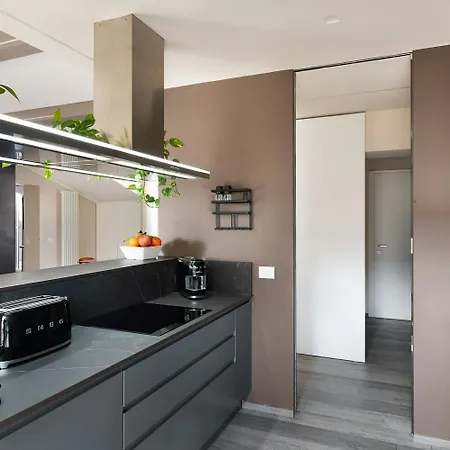 アパート Readhostprofile! Luxury Penthouse Near Duomo ミラノ