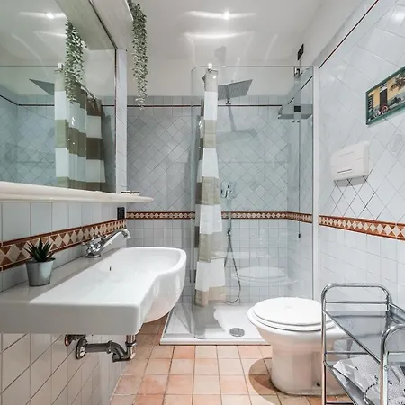 Savona Bilo13 Fashion Spot Metro A 5 Minutes Wifi And Ac