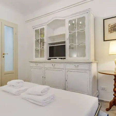 Charm House In The Heart Of - Porta Venezia * Milan