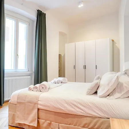 Cadorna Prestigious - Modern Architecture In Front Of The Station *