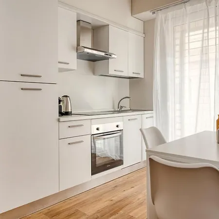 Hostmate - - Imperia's Serenity - Romolo * Μιλάνο