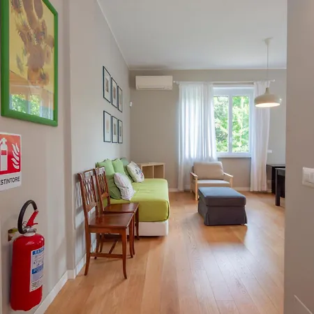 Luxury - Sambuco 5 * Milánó